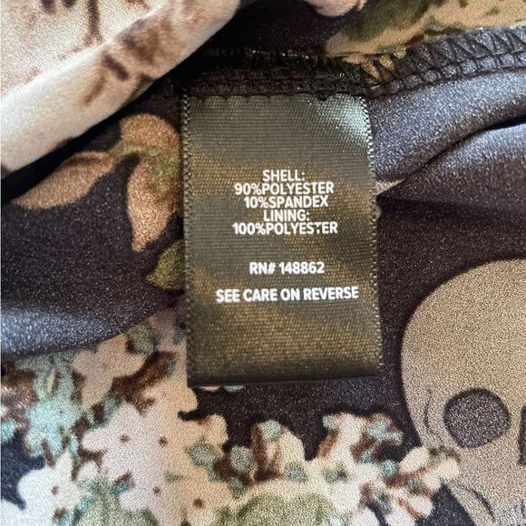 Torrid Flowers and Skull Print Blouse Peplum Crepe Sweetheart Neck Womens 2X - Picture 9 of 12